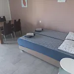 Rosemary & Free Parking Apartman