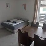 Rosemary & Free Parking Apartman *