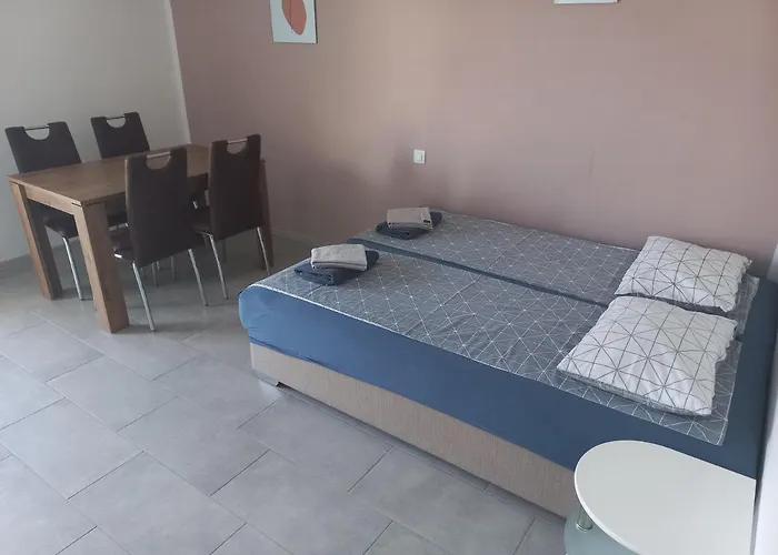 Rosemary & Free Parking Apartma